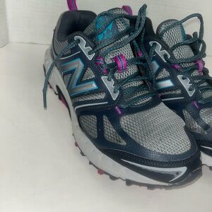 New Balance Women's Gray and Pink Athletic Shoes